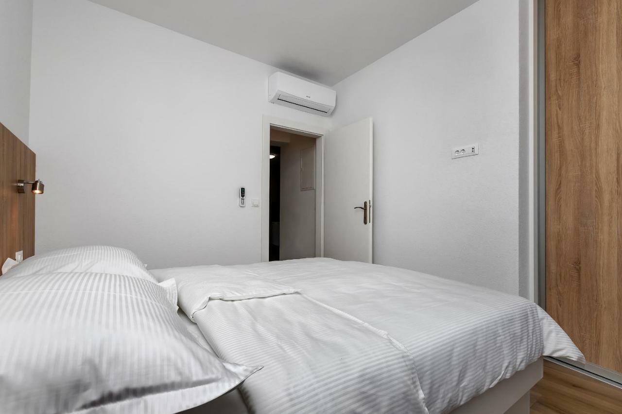 Apartmani Daniela Podgora Zewnętrze zdjęcie